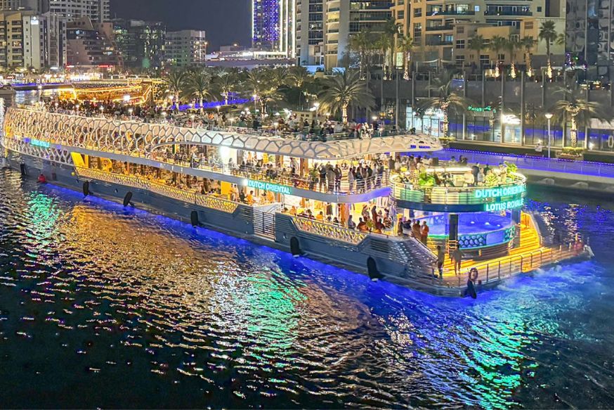 Dubai dhow cruises ride
